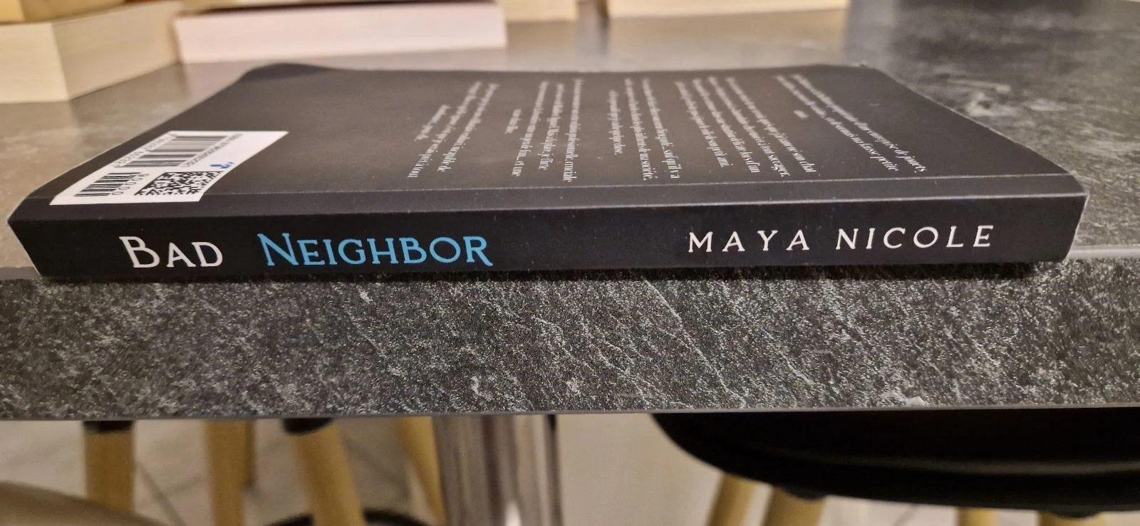 Livre Bad Neighbor de Maya Nicole – photo 3